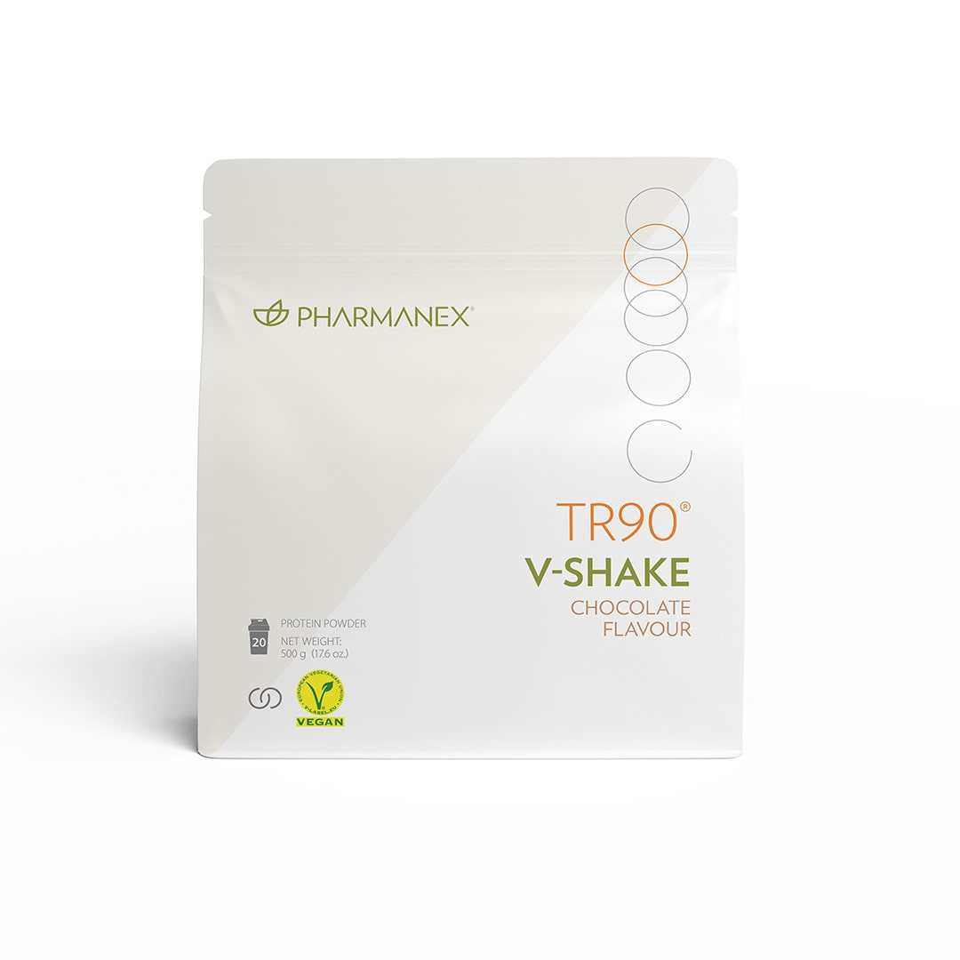 Frontal: 500g Packung, TR90 V-Shake (Pulver zum Anrühren eines veganen Proteinshake mit Schoko-Geschmack)