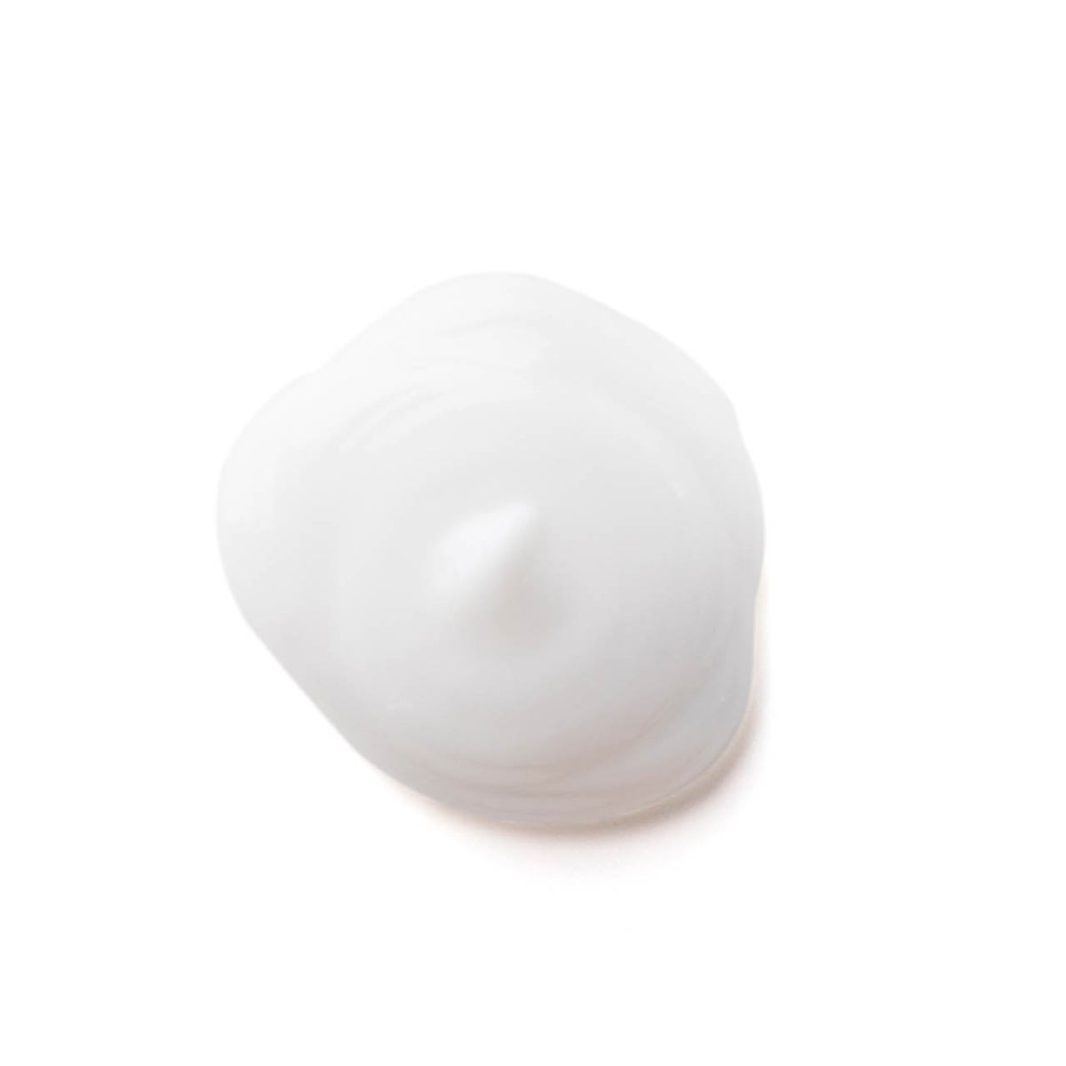 Konsistenzprobe der weißen ageLOC Dermatic Effects Creme auf weißer neutraler Oberfläche.