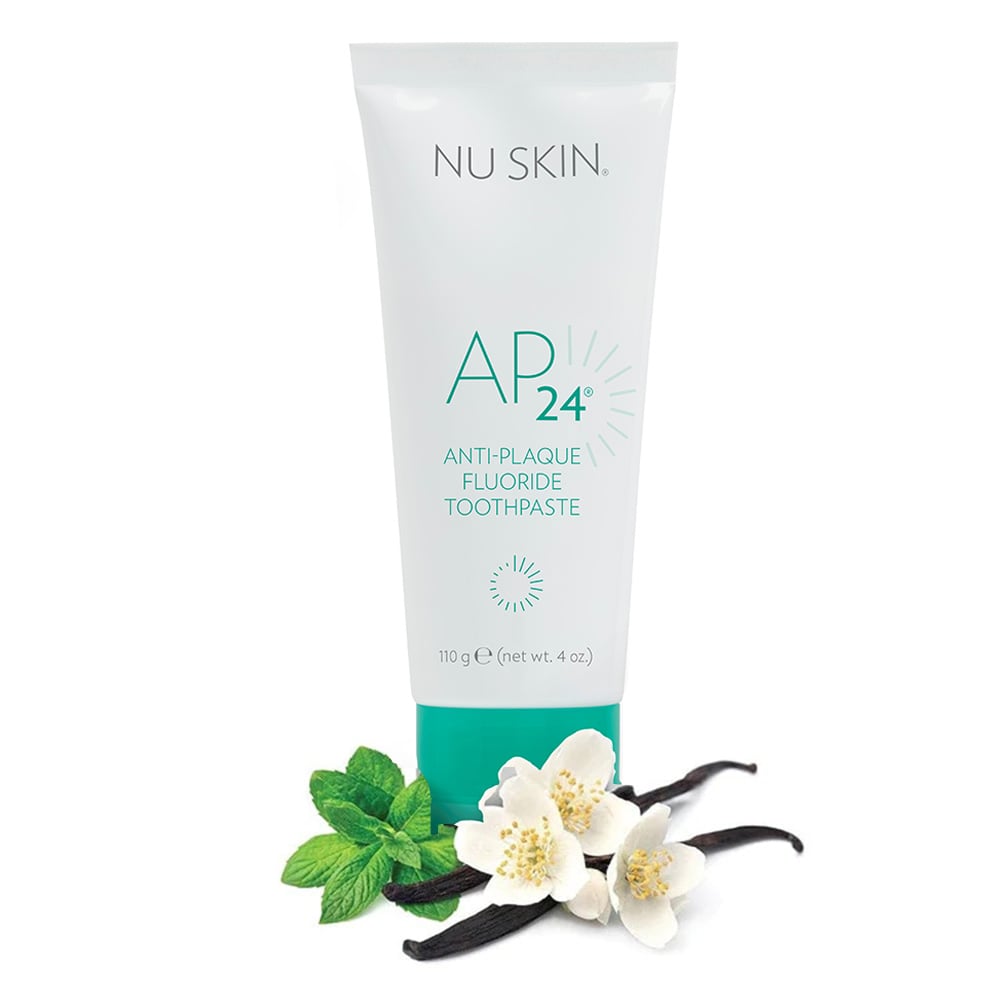 Produktfotografie. Front: AP 24 Anti-Plaque Fluoride Zahnpasta von Nu Skin, Gewicht 110g.