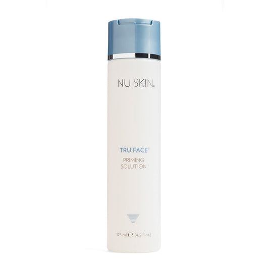 Produktfotografie. Front: Tru Face Priming Solution Flasche von Nu Skin (125ml)